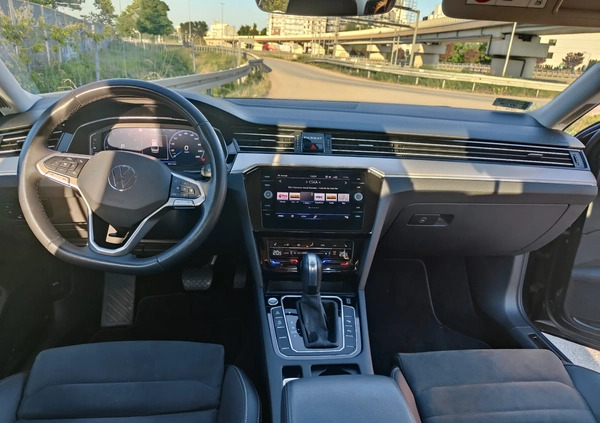 Volkswagen Passat cena 130000 przebieg: 88400, rok produkcji 2021 z Warszawa małe 742